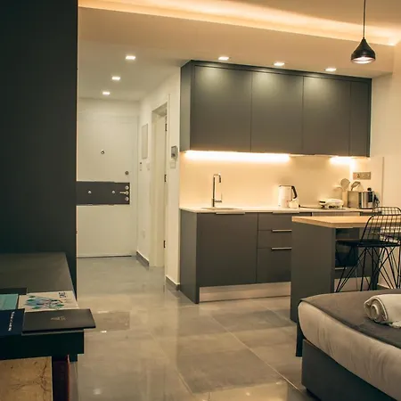 Courtyard Apartment *