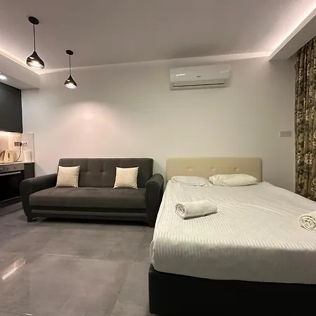 Courtyard דירה *